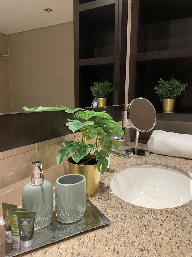 Luxurious 2 Bedroom Apartment In Anantara Hotel And Residences Дубай Экстерьер фото